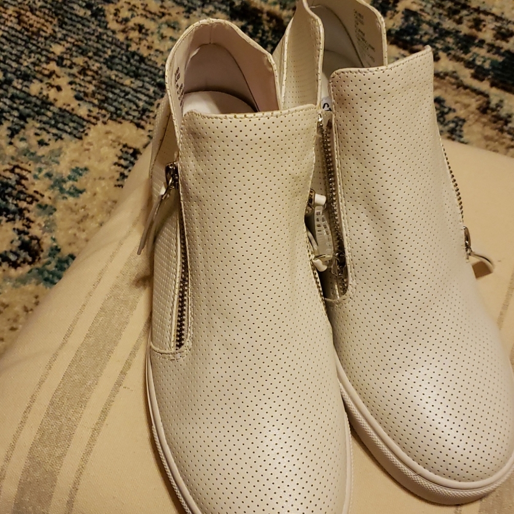 Steve Madden Sneaker - Picture 2 of 8